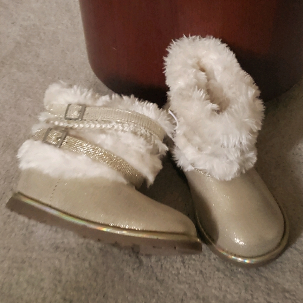 CLEARANCE 💥💢     INFANTS SELF ESTEEM FAUX FUR BOOTS
